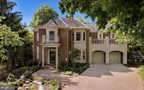 4 Town Gate Ct, Bethesda, MD 20817