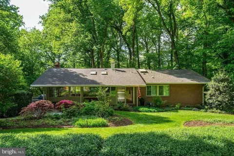 7610 Hamilton Spring Rd, Bethesda, MD 20817