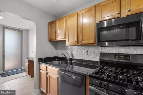 1220 Blair Mill Rd #901, Silver Spring, MD 20910 photo 3