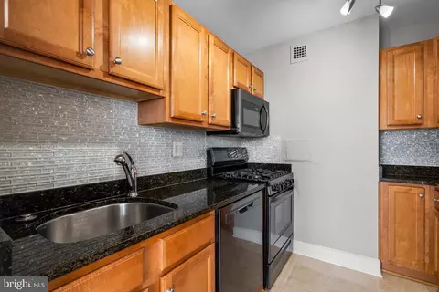 1220 Blair Mill Rd #901, Silver Spring, MD 20910 photo 2