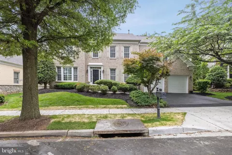 103 Oak Knoll Dr, Rockville, MD 20850