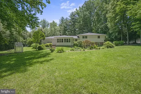 8517 Brickyard Rd, Potomac, MD 20854 photo 2