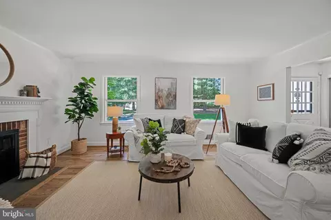 8517 Brickyard Rd, Potomac, MD 20854 photo 3