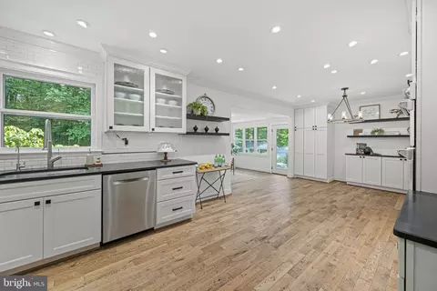 8517 Brickyard Rd, Potomac, MD 20854 photo 9