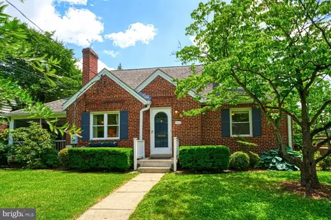 9925 Markham St, Silver Spring, MD 20901 photo 2
