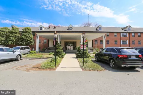 5301 Westbard Cir #233, Bethesda, MD 20816