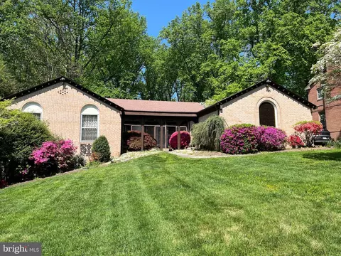 9912 Carter Rd, Bethesda, MD 20817