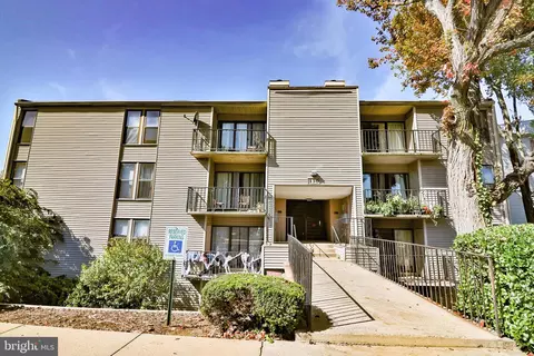 130 Duvall Ln #303, Gaithersburg, MD 20877