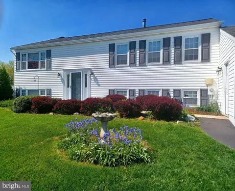 12205 Fountain Dr, Clarksburg, MD 20871