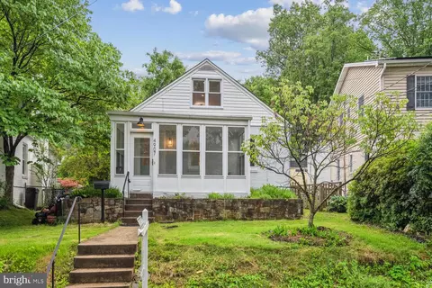 4907 Bayard Blvd, Bethesda, MD 20816