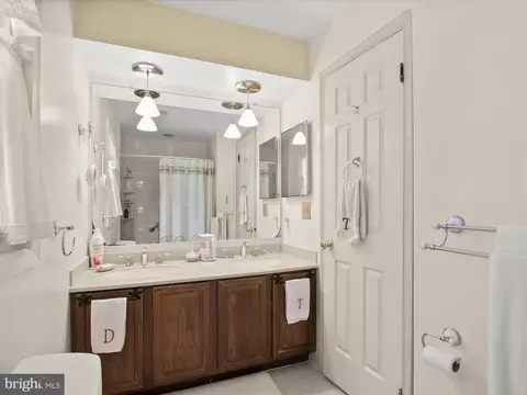 Bath - 25 Hidden Valley Ct, Silver Spring, MD 20904 photo 2 of 3