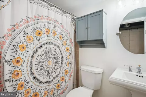 Bath - 1213 Ednor Rd, Silver Spring, MD 20905 photo 3 of 3