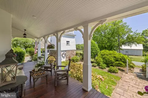 Exterior - 20415 Westerly Rd, Poolesville, MD 20837 photo 3 of 20