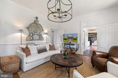 Living - 20415 Westerly Rd, Poolesville, MD 20837 photo 3 of 4
