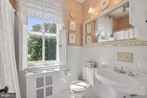 Bath - 20415 Westerly Rd, Poolesville, MD 20837 photo 3 of 4