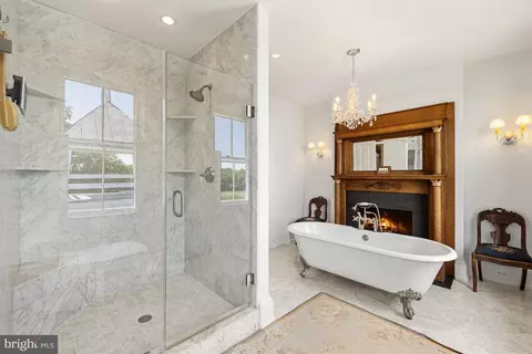 Bath - 20415 Westerly Rd, Poolesville, MD 20837 photo 2 of 4