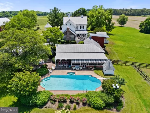 Exterior - 20415 Westerly Rd, Poolesville, MD 20837 photo 16 of 20