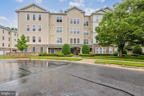 310 High Gables Dr #407, Gaithersburg, MD 20878