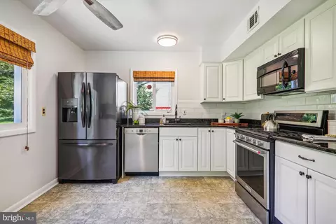 9904 Hedin Dr, Silver Spring, MD 20903 photo 12