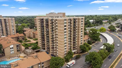 118 Monroe St #1010, Rockville, MD 20850