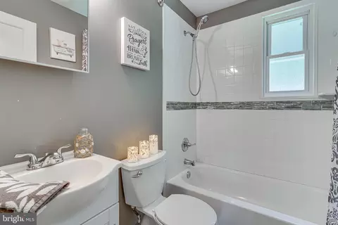 Bath - 11602 Highview Ave, Silver Spring, MD 20902 photo 1 of 3