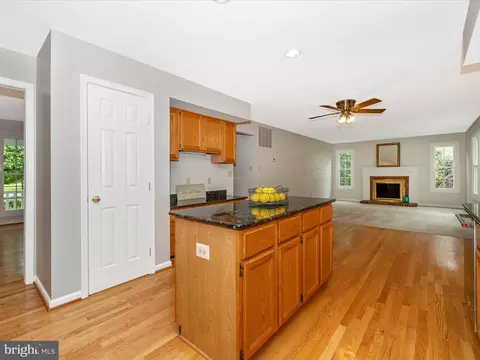 Kitchen - 17027 Tom Fox Ave, Poolesville, MD 20837 photo 4 of 5
