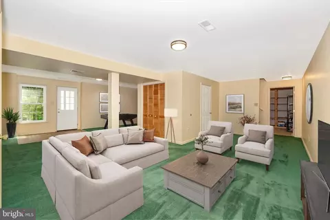 Living - 17027 Tom Fox Ave, Poolesville, MD 20837 photo 10 of 10