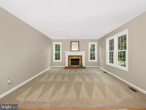 Living - 17027 Tom Fox Ave, Poolesville, MD 20837 photo 4 of 10