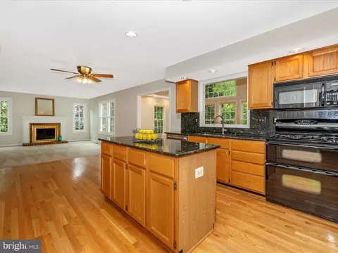 Kitchen - 17027 Tom Fox Ave, Poolesville, MD 20837 photo 5 of 5