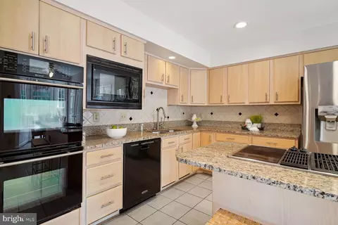 9813 Korman Ct, Potomac, MD 20854 photo 16
