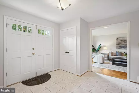 9813 Korman Ct, Potomac, MD 20854 photo 5