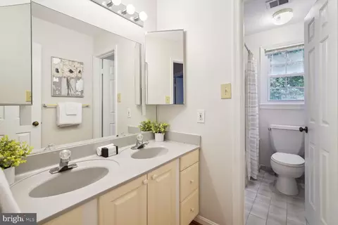9813 Korman Ct, Potomac, MD 20854 photo 38