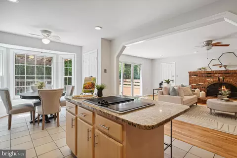 9813 Korman Ct, Potomac, MD 20854 photo 18