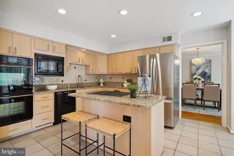 9813 Korman Ct, Potomac, MD 20854 photo 14