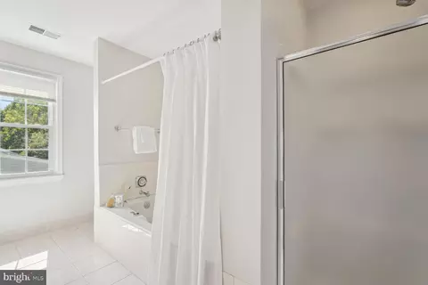 9813 Korman Ct, Potomac, MD 20854 photo 32
