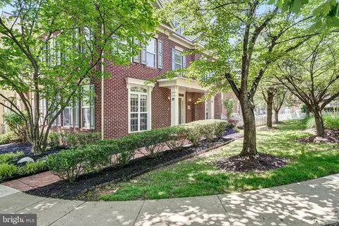 555 Longhorn Cres, Rockville, MD 20850