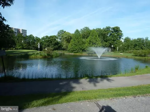 15115 Interlachen Dr N #3-320, Silver Spring, MD 20906 photo 4
