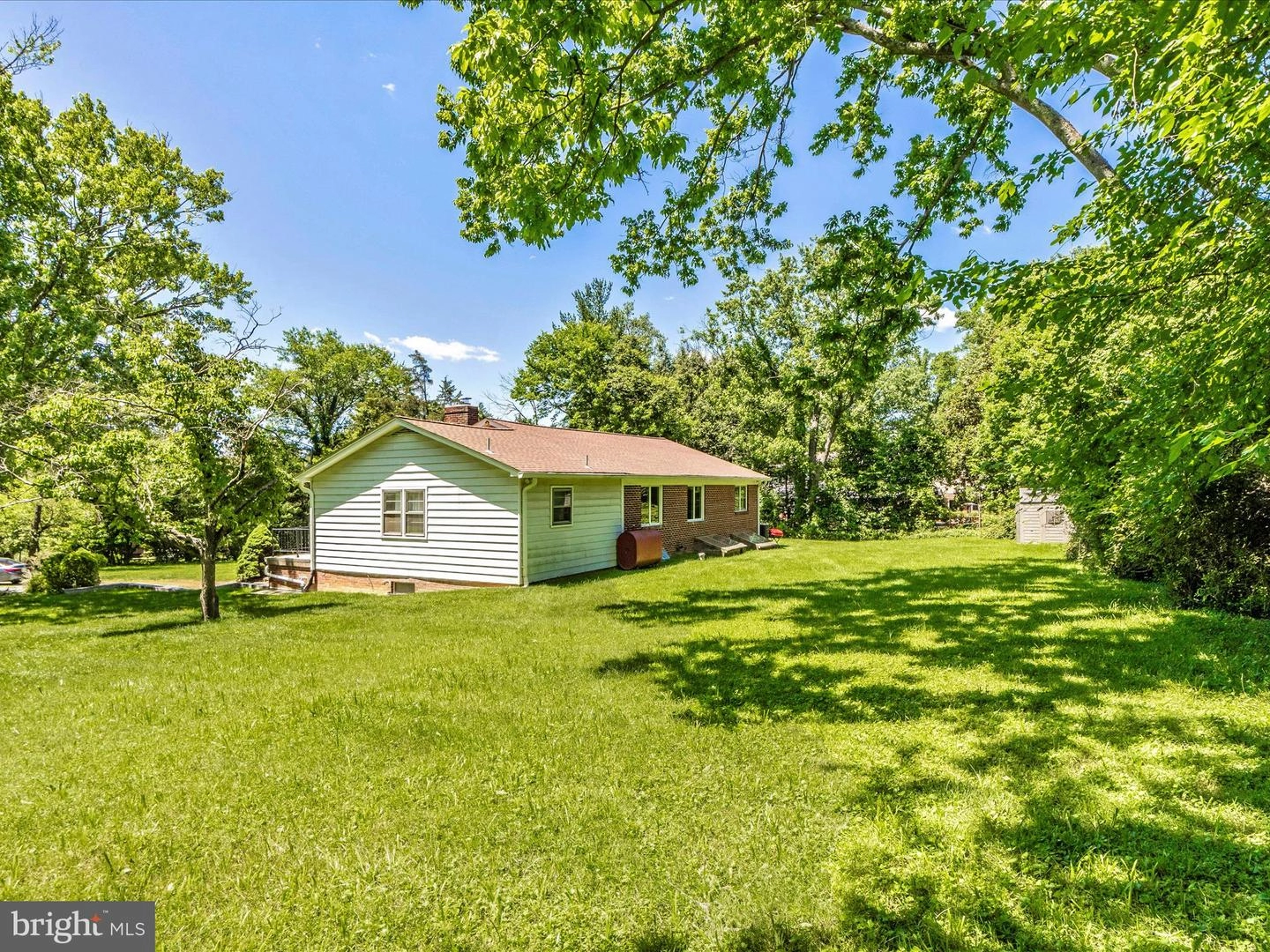 Exterior - 12540 Falls Rd, Potomac, MD 20854 photo 8 of 14