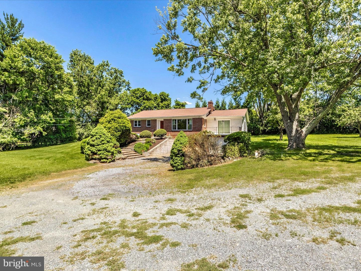 Exterior - 12540 Falls Rd, Potomac, MD 20854 photo 12 of 14