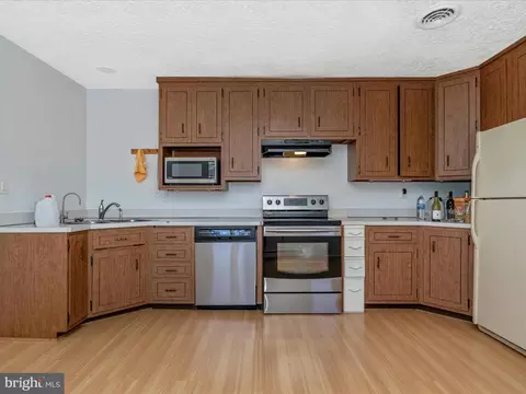 Kitchen - 12540 Falls Rd, Potomac, MD 20854 photo 2 of 4
