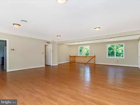 Living - 12540 Falls Rd, Potomac, MD 20854 photo 3 of 9