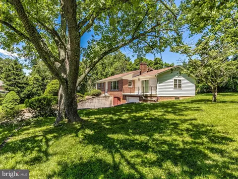 Exterior - 12540 Falls Rd, Potomac, MD 20854 photo 11 of 14