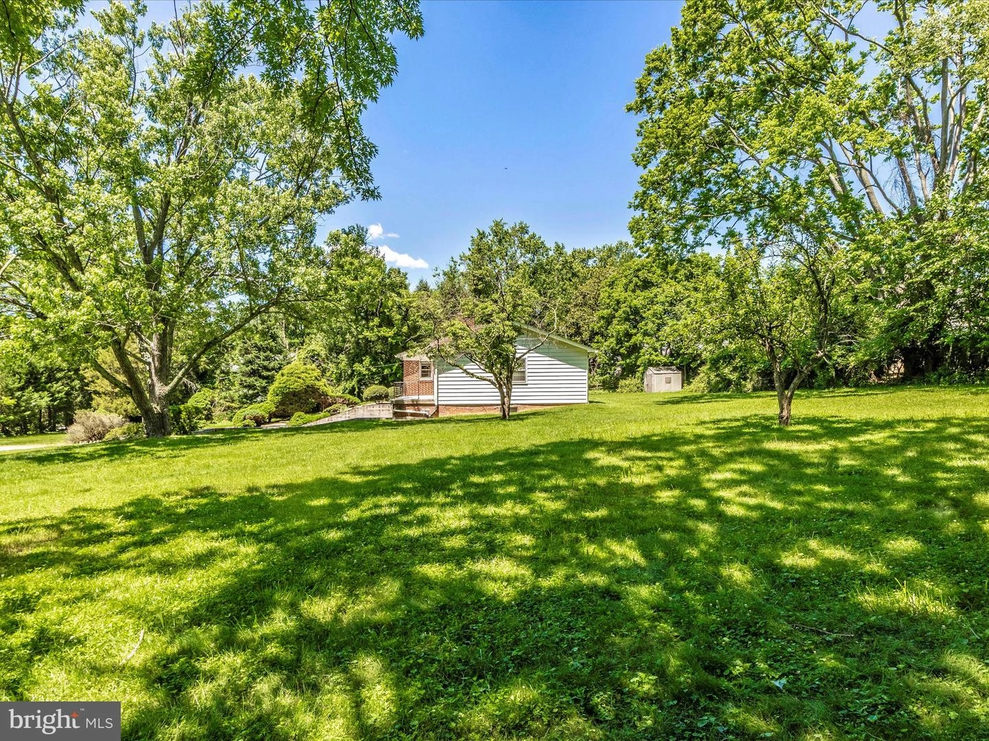 Exterior - 12540 Falls Rd, Potomac, MD 20854 photo 9 of 14