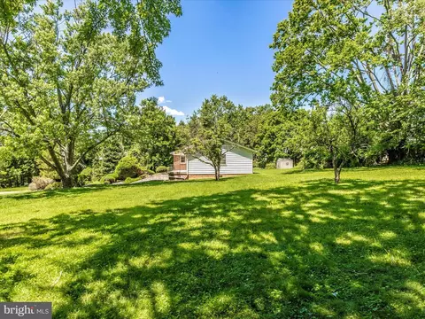 Exterior - 12540 Falls Rd, Potomac, MD 20854 photo 9 of 14
