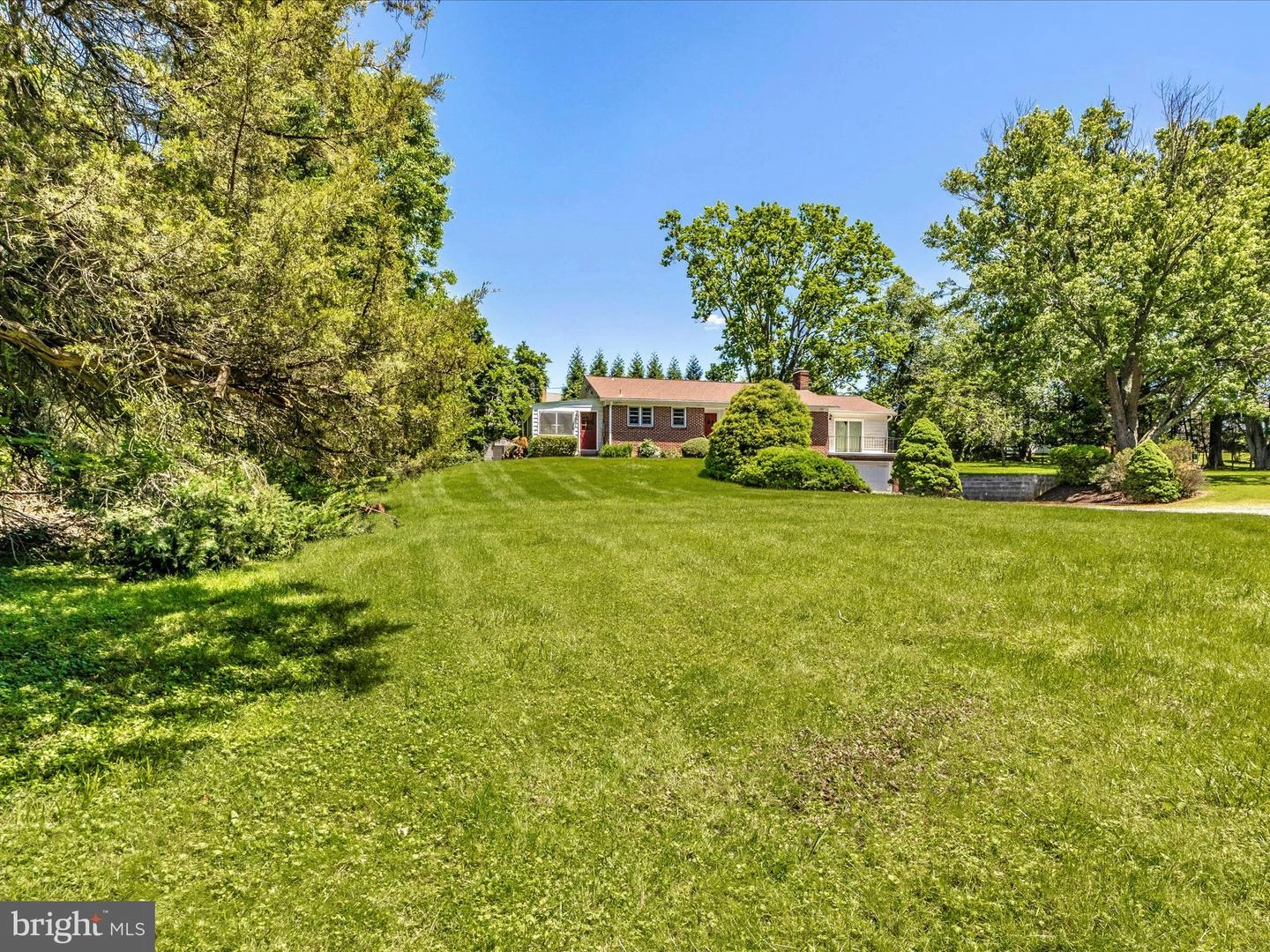 Exterior - 12540 Falls Rd, Potomac, MD 20854 photo 13 of 14