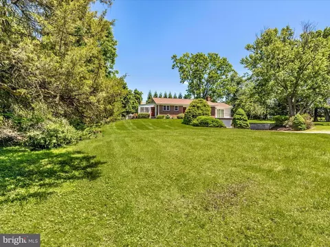 Exterior - 12540 Falls Rd, Potomac, MD 20854 photo 13 of 14