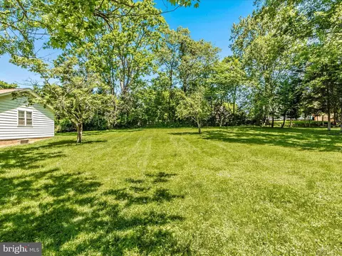 Exterior - 12540 Falls Rd, Potomac, MD 20854 photo 10 of 14