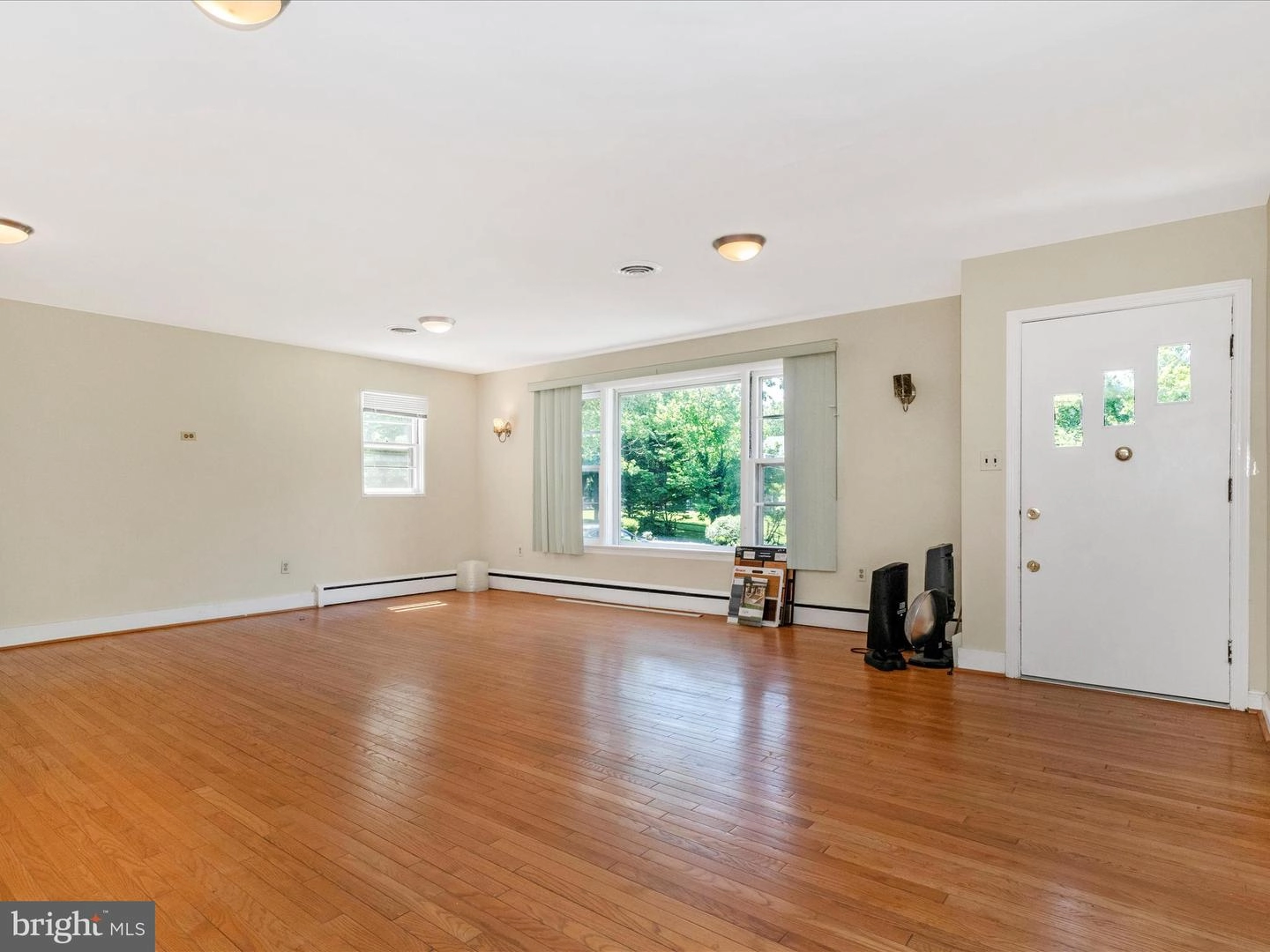 Living - 12540 Falls Rd, Potomac, MD 20854 photo 7 of 9