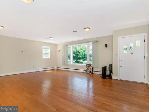 Living - 12540 Falls Rd, Potomac, MD 20854 photo 7 of 9