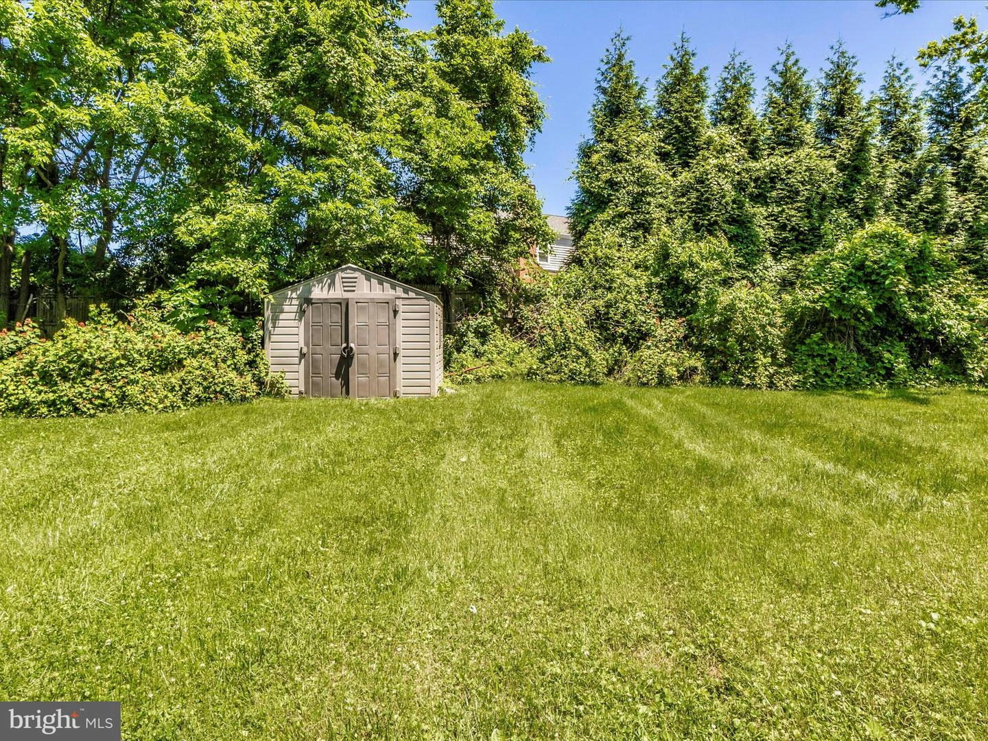 Exterior - 12540 Falls Rd, Potomac, MD 20854 photo 7 of 14